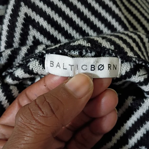 Balticborn Black and White Chevron Mock Neck Striped Sweater Small Soft Stretchy - Picture 5 of 11